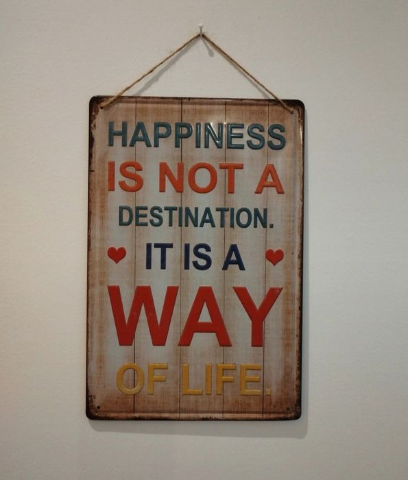 Placa decorativa em metal