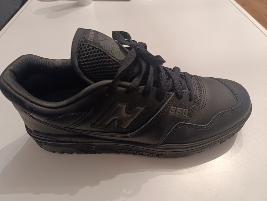 New Balance 550 w kolorze czarnym