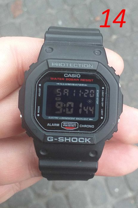 Zegarek Casio G-shock DW-5600HR-1ER ma grawer.