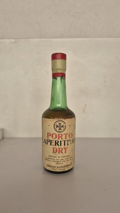 Lote garrafas miniatura 
5€ a unidade 
Conjunto 35