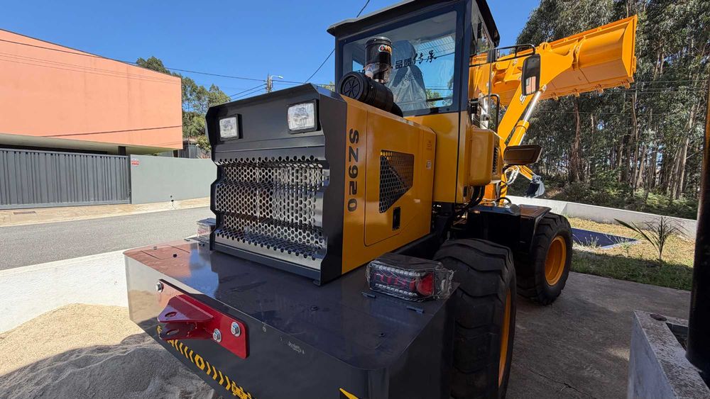 Pá carregadora SZ920 c/AC 2000kg