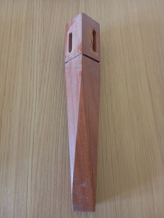 Pernas de móvel em madeira