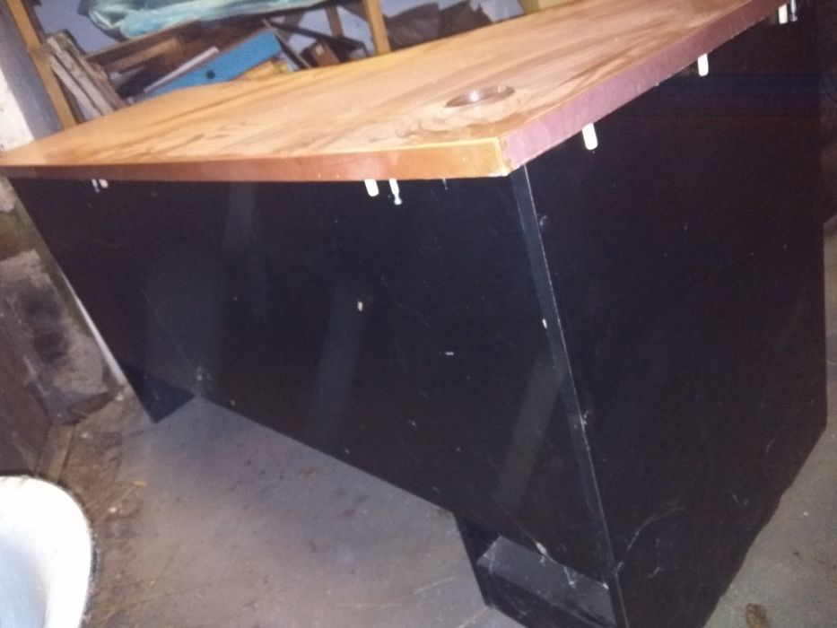 Продам стол для дома или для офиса.