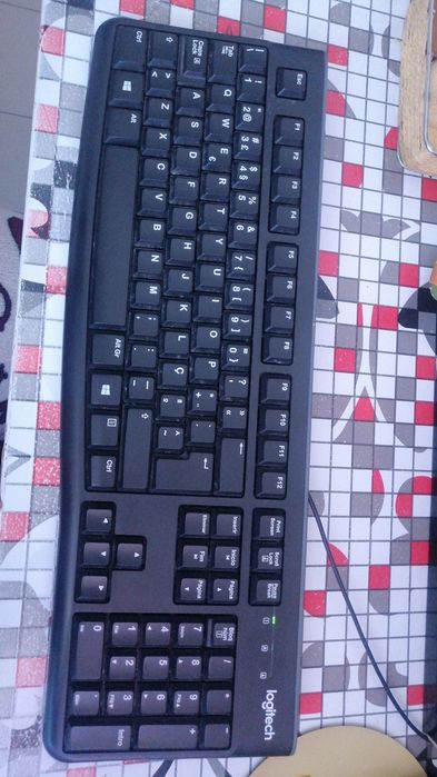 Teclado Logitech K120 com fio