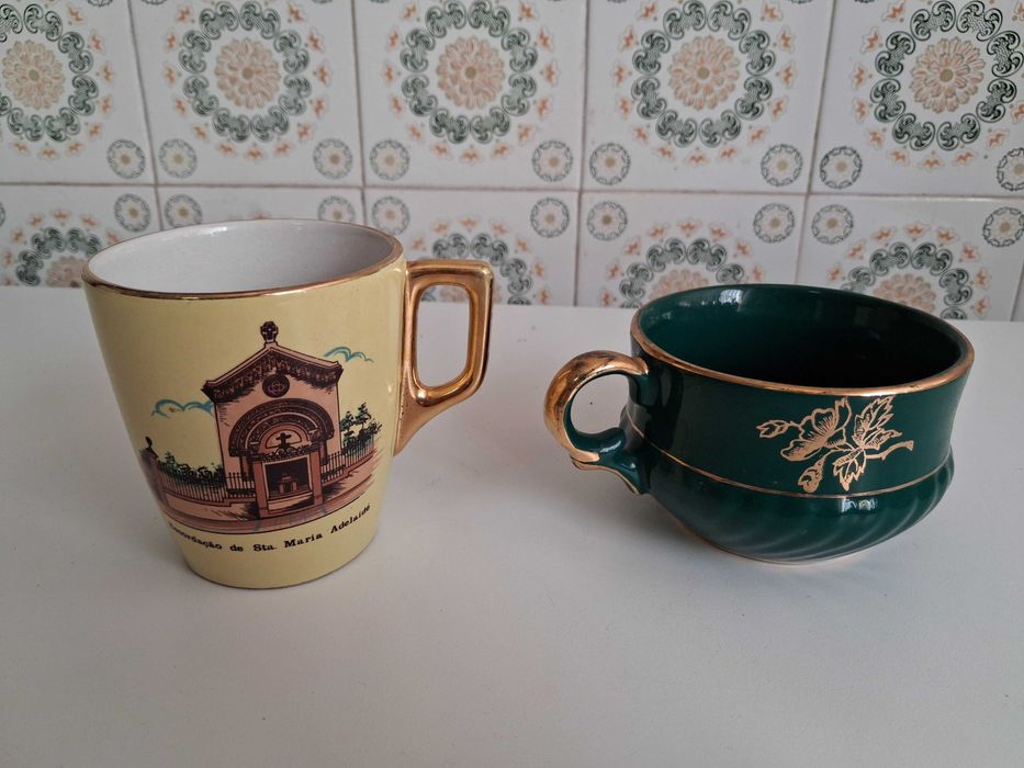 2 Canecas muito antigas Marca R. B. ALCOBAÇA em bom estado 5 EUR cada