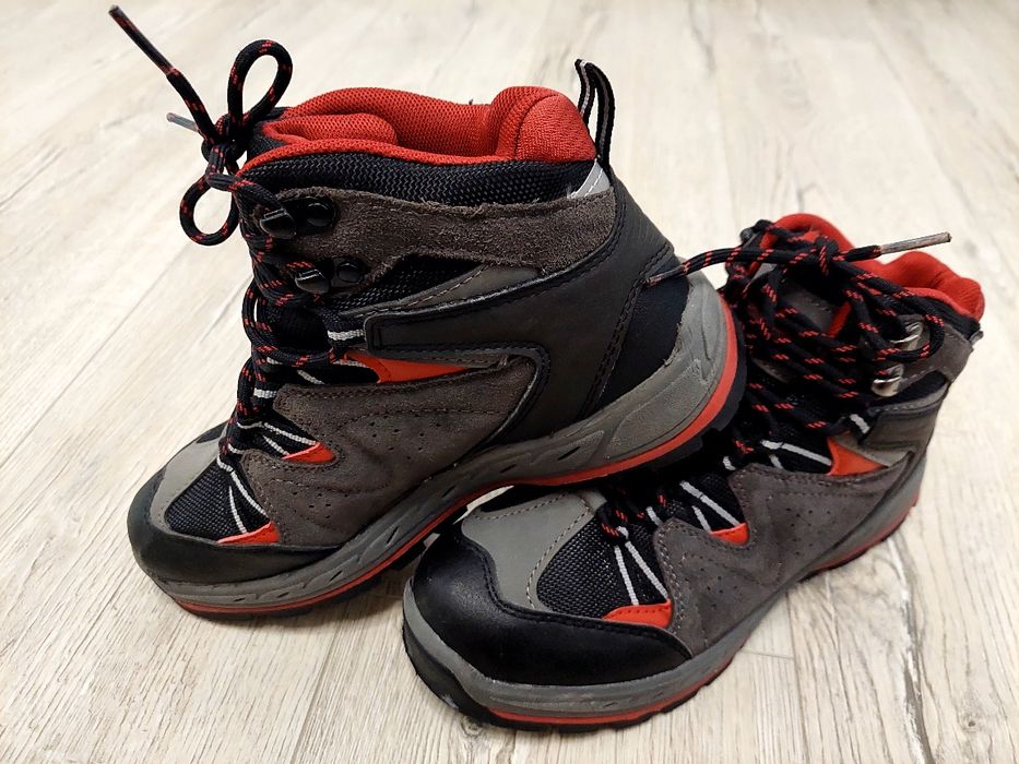 Зимние трекинговые ботинки, кроссовки, сапоги.