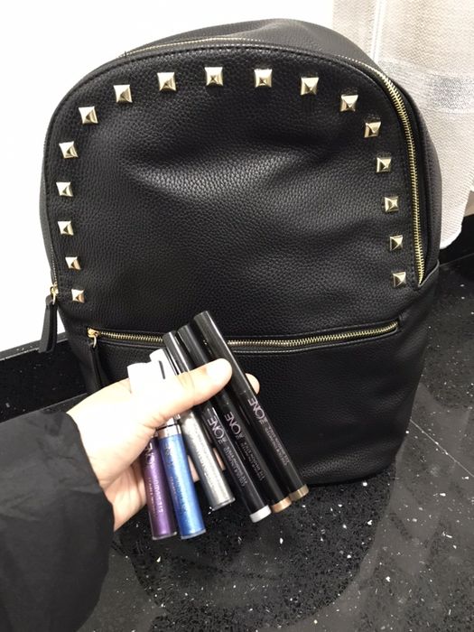 Mochila + OFERTA de artigo de maquilhagem à escolha