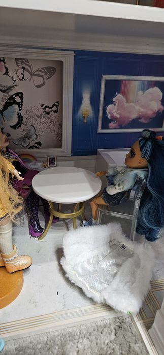 Domek rainbow high z lalkami