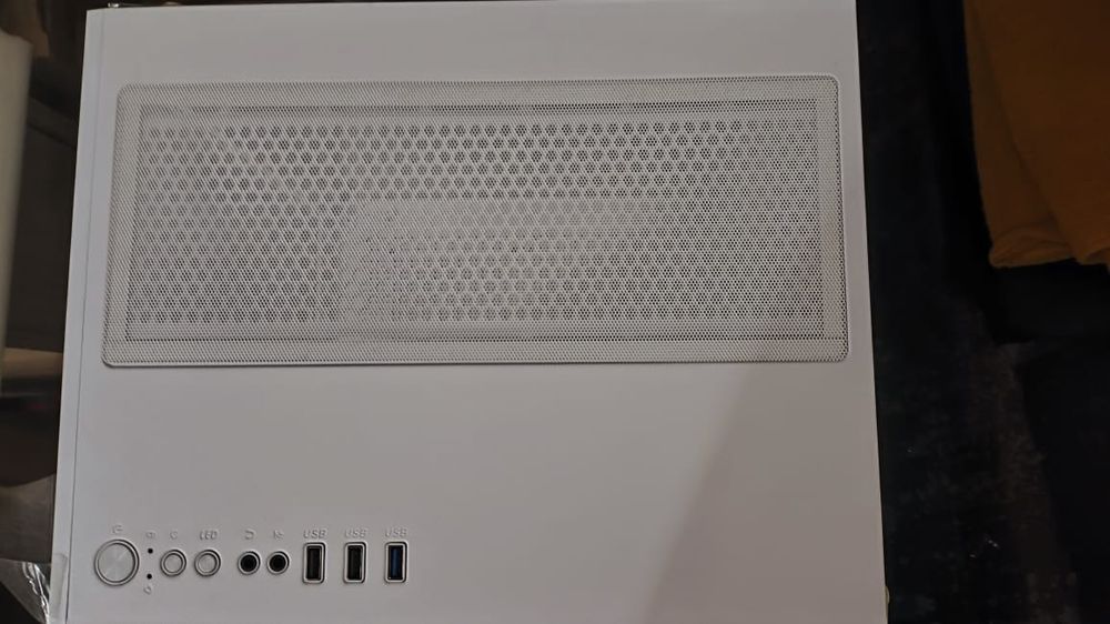 Корпус GameMax Infinity Mini White
Формат flex ATX, mimi-ITX
Мест под