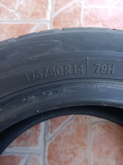 Pneu 175 / 60 / 14  TOYO
