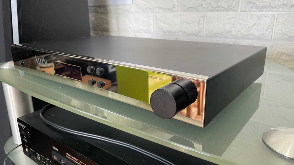 Стерео тюнер Aura TU-80