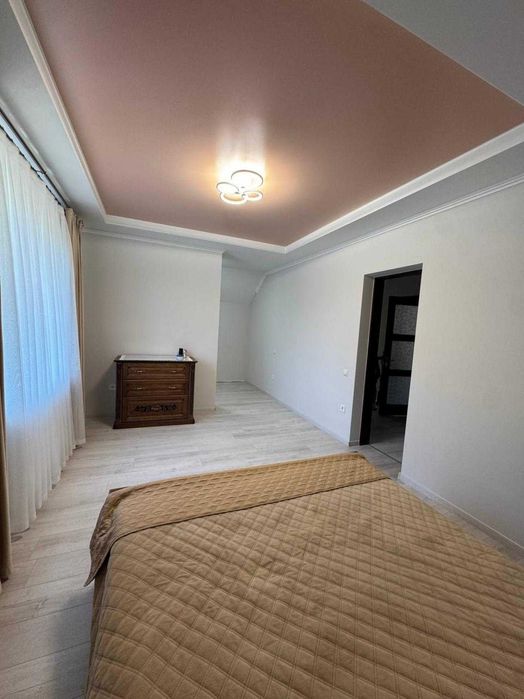 2-х поверховий будинок з ремонтом в с. Нижнів