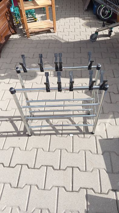 Regal /półka na buty z 3 półkami wys 68cm szer 61cm.