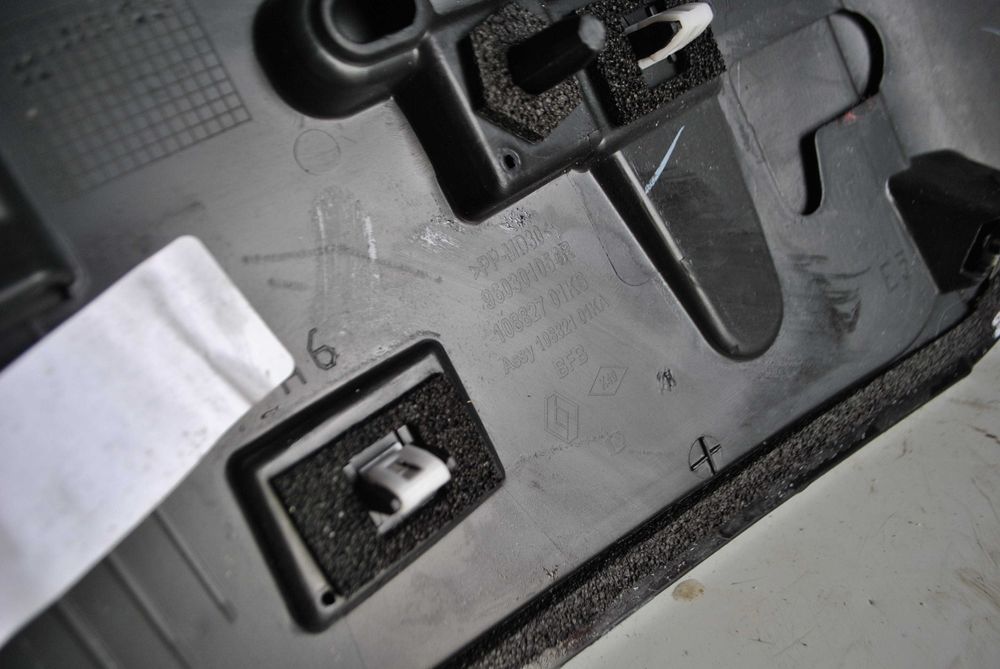 Spojler tylnej klapy Renault Megane IV