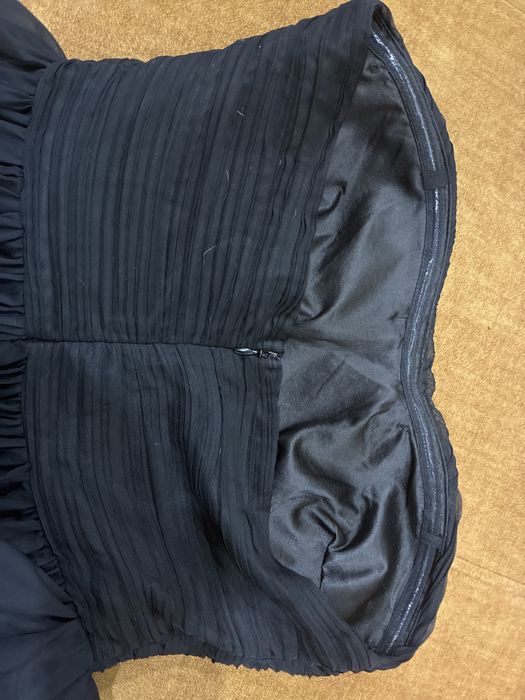 Czarna sukienka gorsetowa, luźny dół r.S