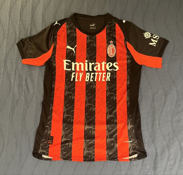 Camisola principal AC Milan 2025-26