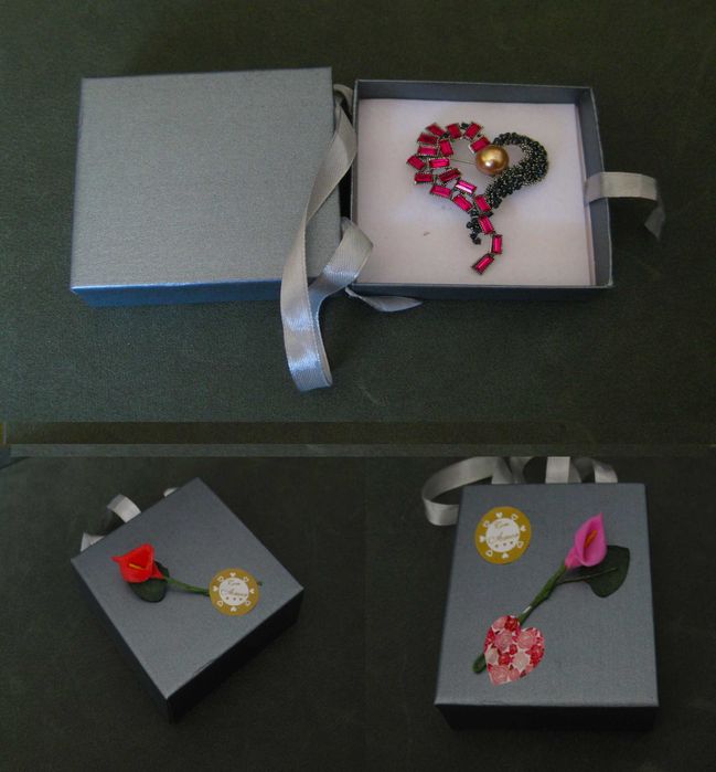 Alfinete / Broche/ Pregadeiras Coração c/ Perolas e Cristais Rosa NOVO
