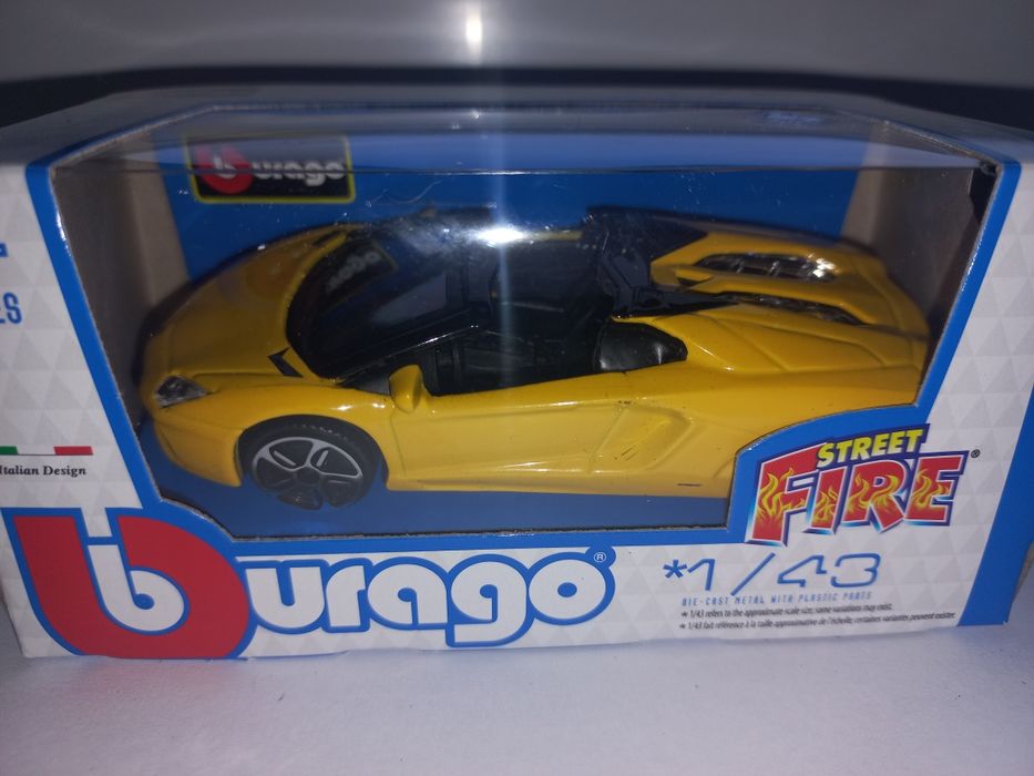 Bburago Lamborghini Aventador LP700-4 Roadster,  skala 1:43