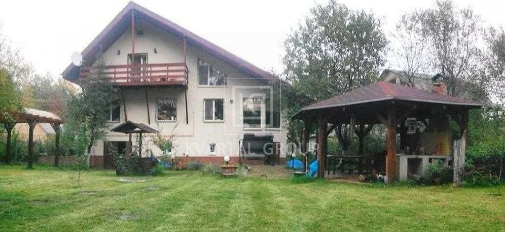 Затишний будинок із каміном, терасою та 12 сотками біля лісу