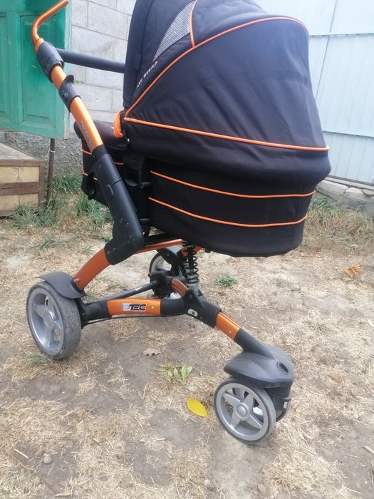 Продам детскую коляску в очень хорошем состоянии