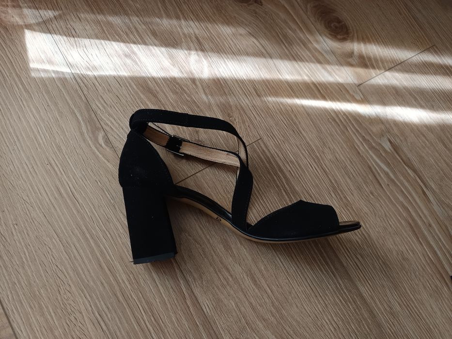 Продам жіночі босоніжки