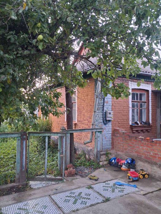 Продаж будинку з комунікаціями