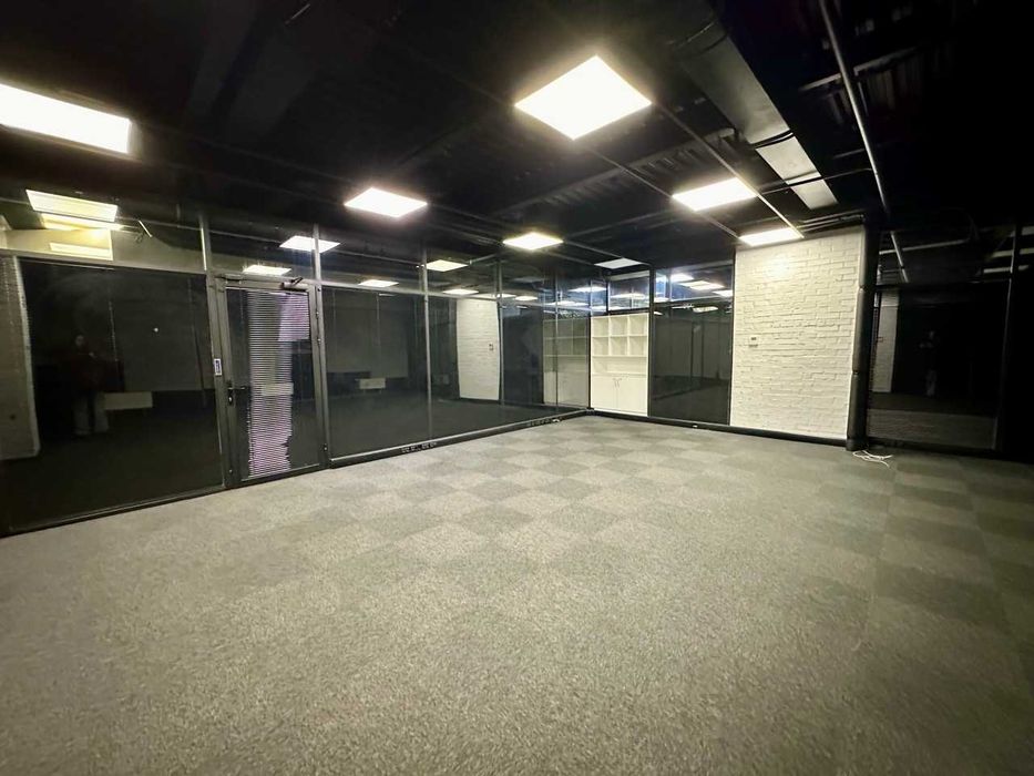 Офис с генератором, ЛОФТ 4700 м2. метро Шулявская, ТРЦ Соsmo Multimoll