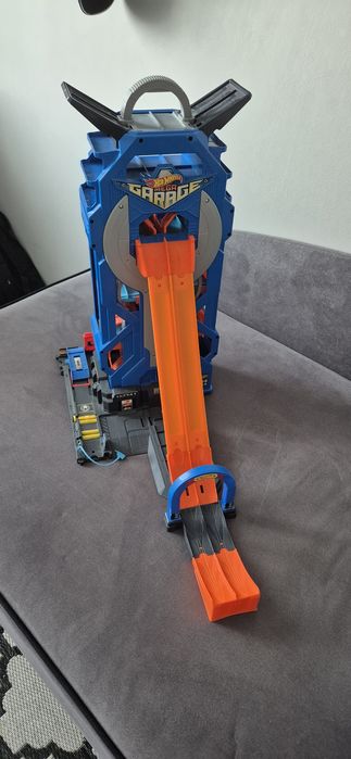 Mega Garage Hot Wheels