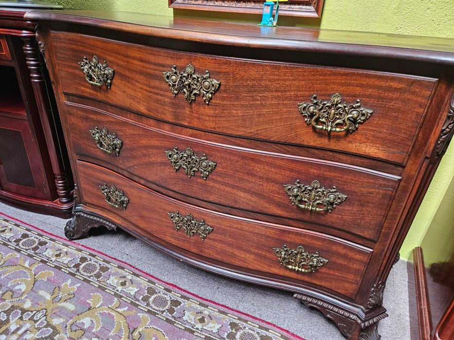 Cómoda antiga em em madeira - óptimo estado geral