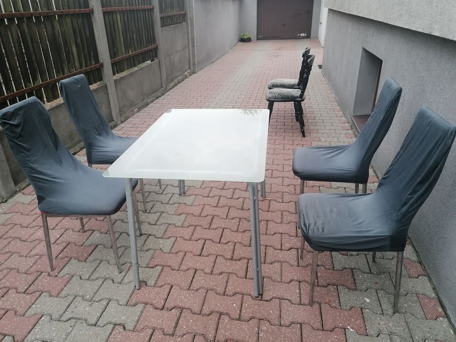 Stół szklany z krzesłami