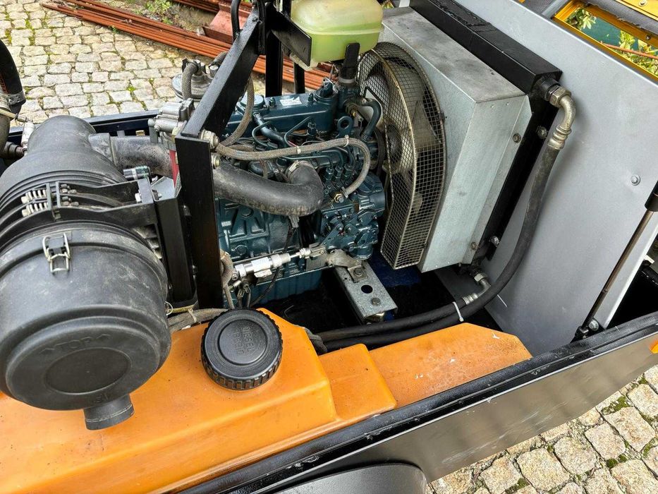 Compressor 2m3 Gasóleo - 7 Bar - COMPAIR C20 (Motor KUBOTA)