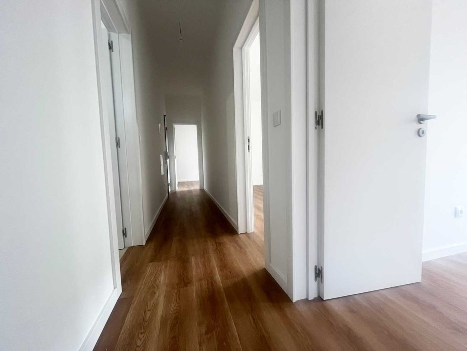 Arrenda-se Apartamento T2 Remodelado - P. NOVO (Centro)