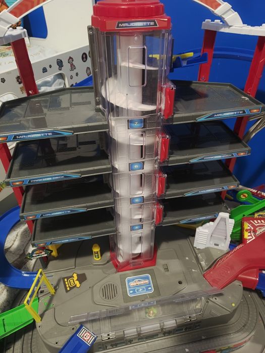 Gigantyczny Mega garaż majorette super City
