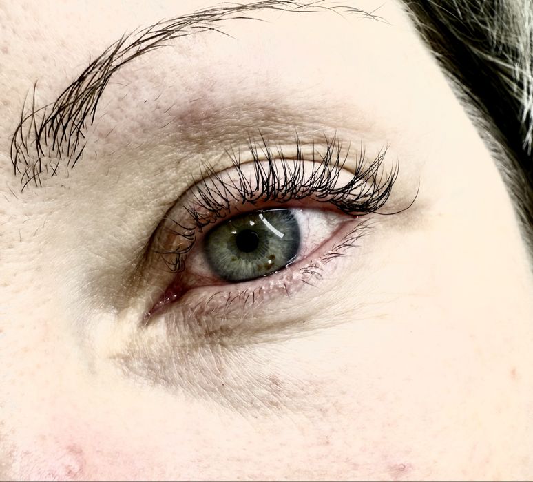 Девочки, ищу моделей на наращивание ресниц. Оплата за материал.