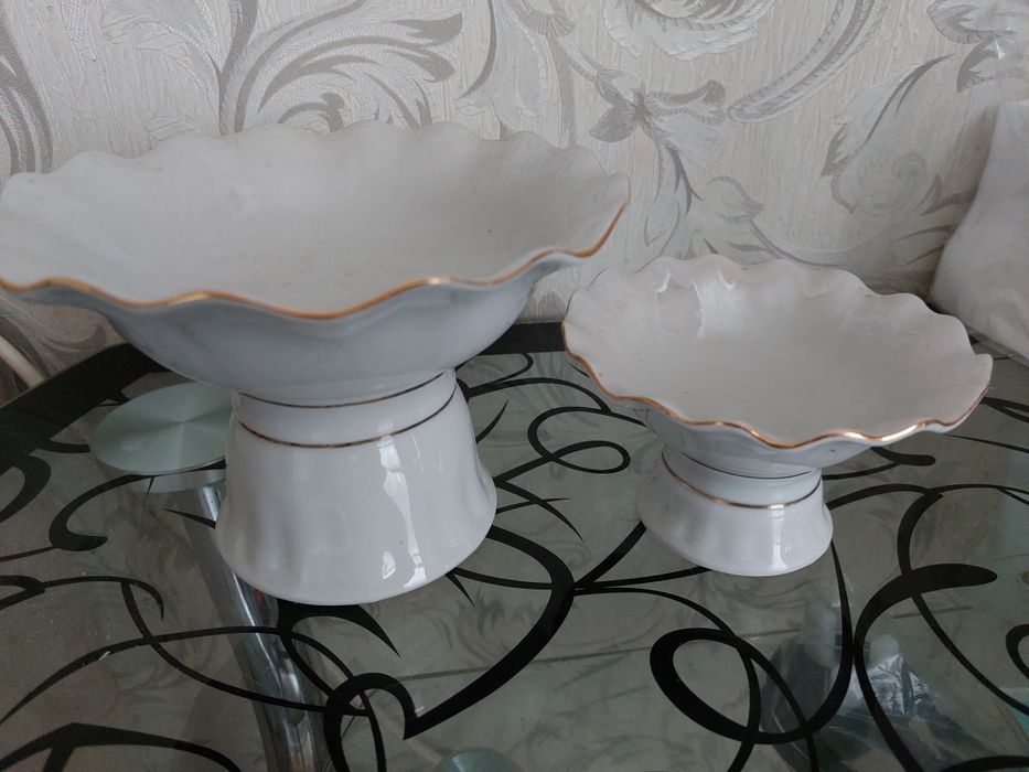 Набор из 7 шт . салатница фруктовая  1 шт  , и  4 шт пиалы  для мороже