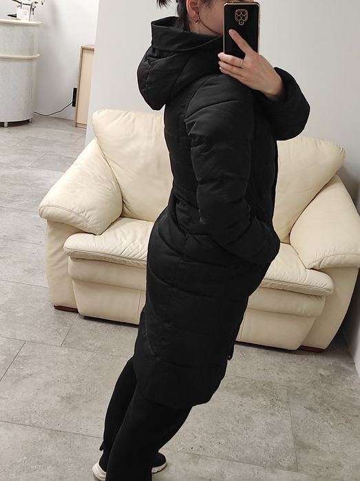 Пуховик жіночий чорний зимній