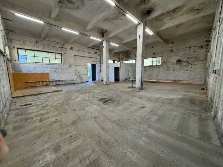 Hala magazynowa na terenie kompleksu Polenmarkt