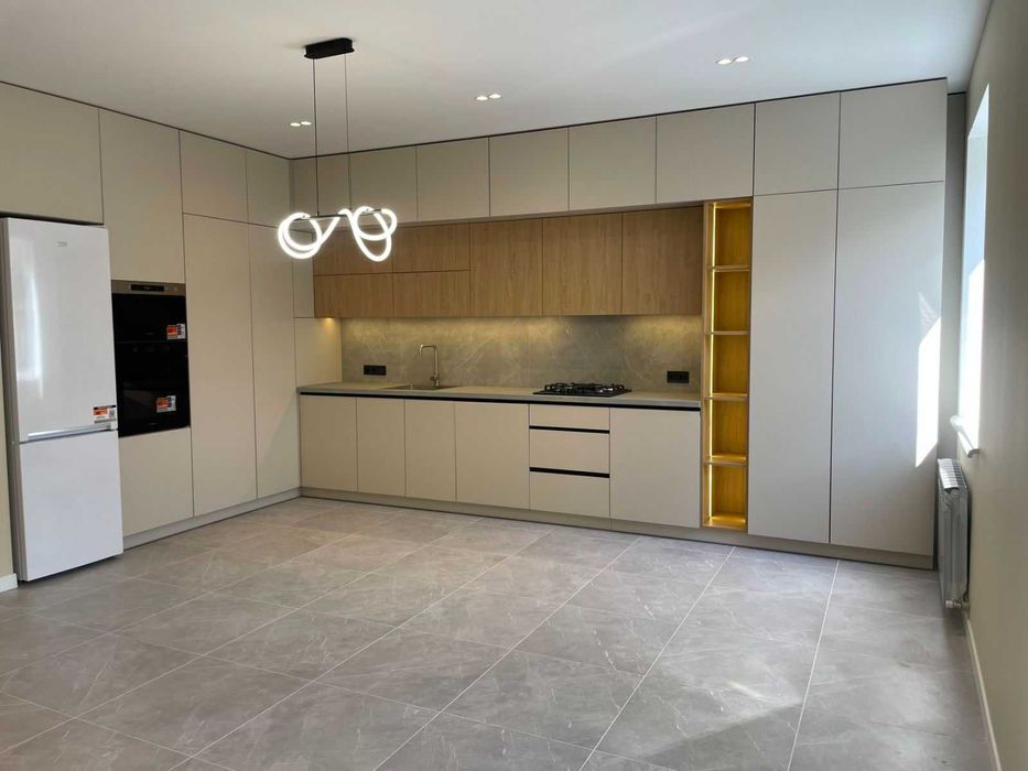 БЕЗ КОМІСІЇ, таун з новим РЕМОНТОМ, Сертифікат ТАК, вул. Давидчука