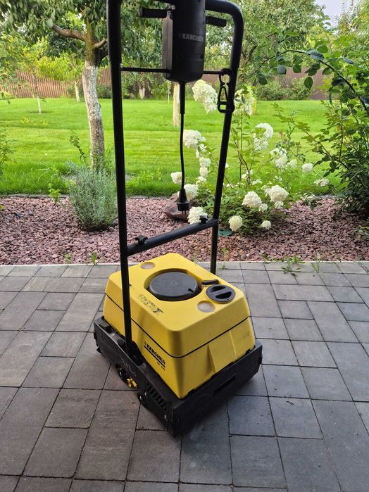 Поломийна машина Karcher BR 400 б/у