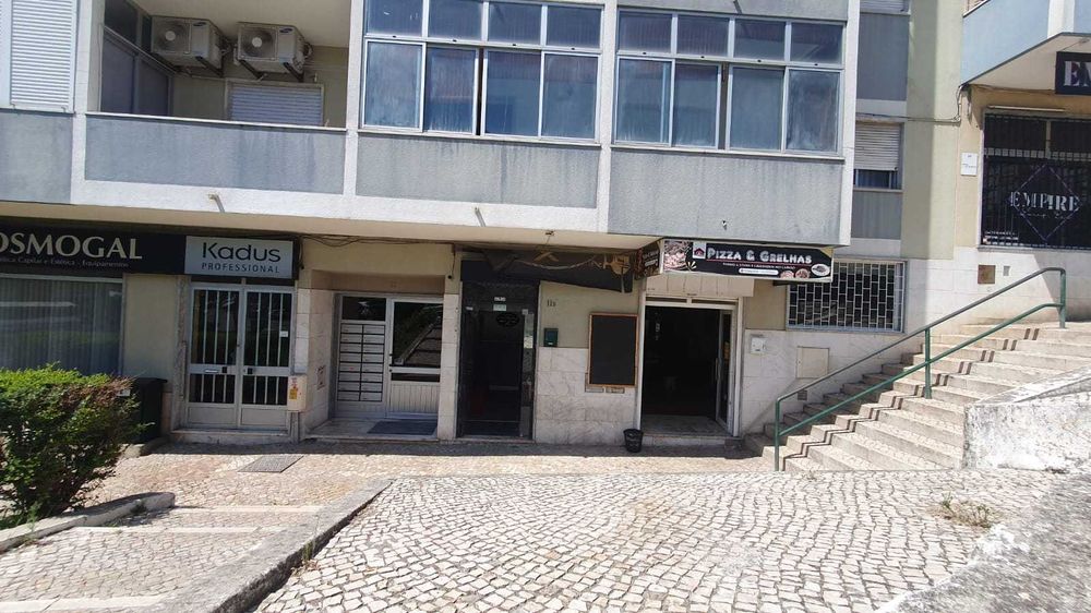 Loja de rua com 35 m2 - Almada