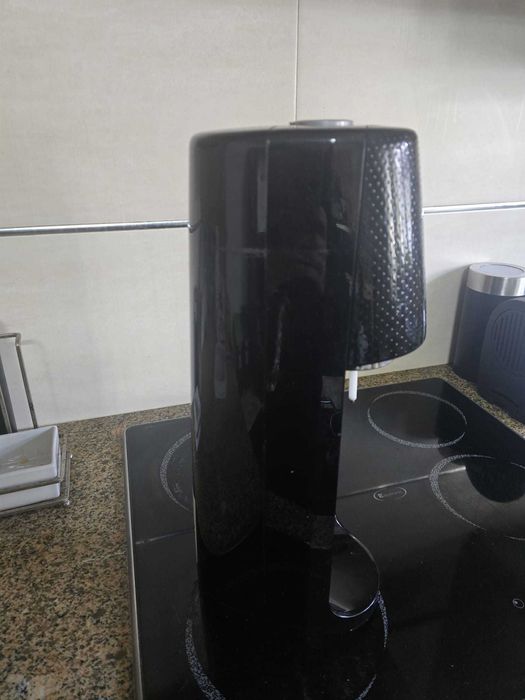 Máquina de soda e água com gás Sodastream Preta