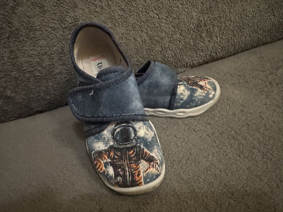 Buty do przedszkola r. 24