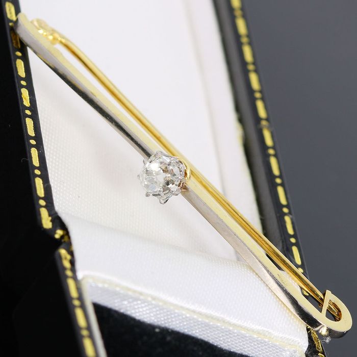 Złota broszka z diamentem 0.60ct VS w starym szlifie antyczna 14K