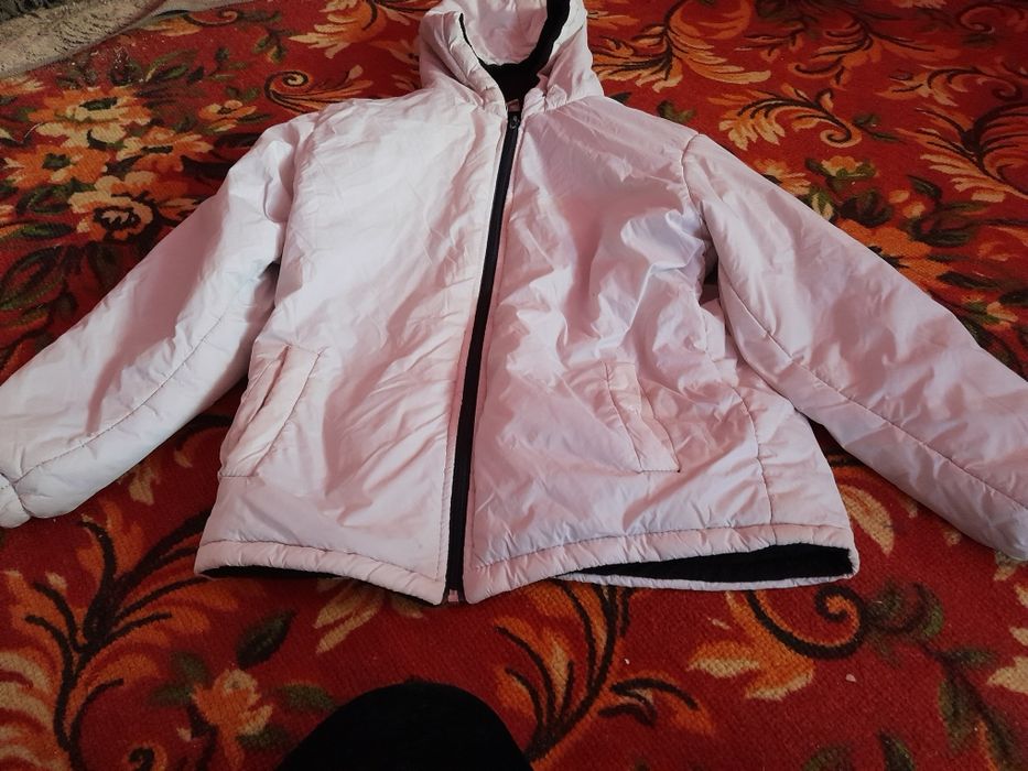 Зимова біла курточка