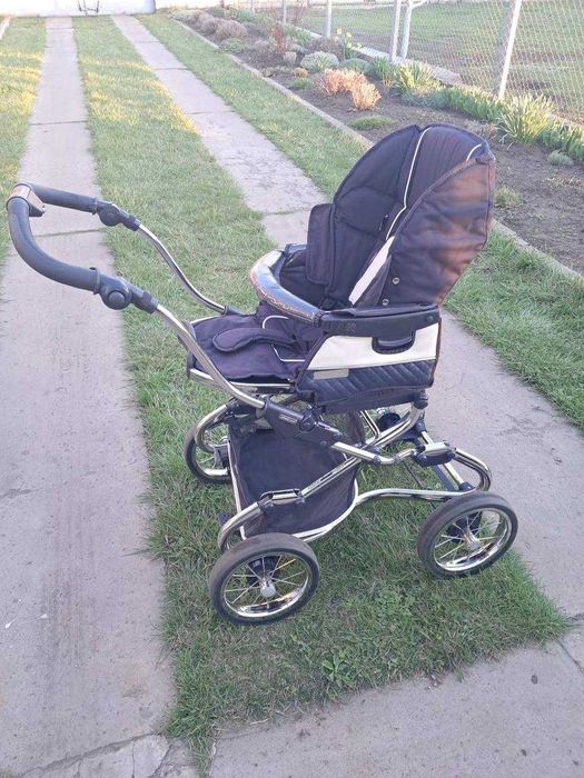 Дитяча коляска 3 в 1 в дуже гарному стані.