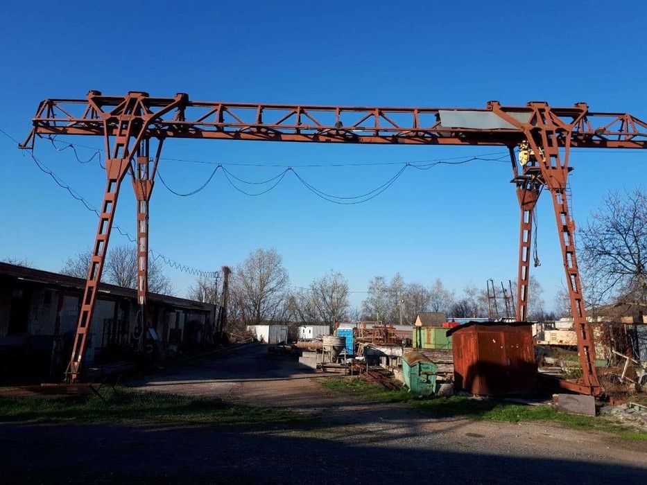 Промислово - виробниче приміщення з козловим краном та металевий ангар