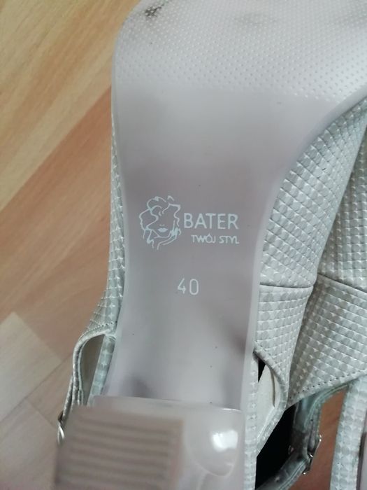 Sandaly rozm,. 40. Nowe