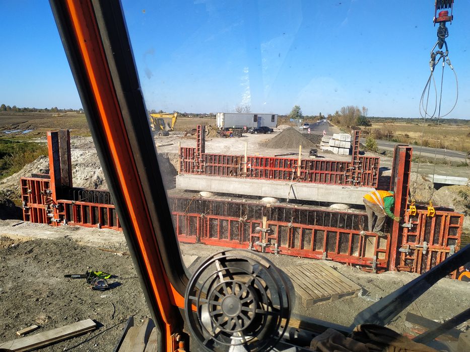 Послуги автокранів 25 тонн 28 метрів Волинська область є люлька