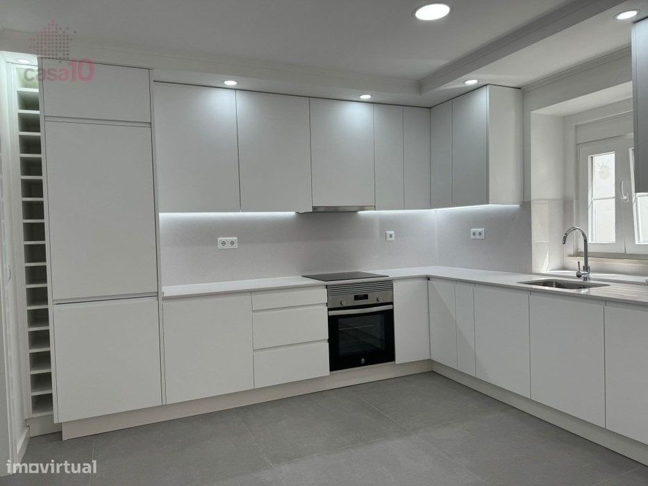 Moradia renovada para venda no centro de Alcochete