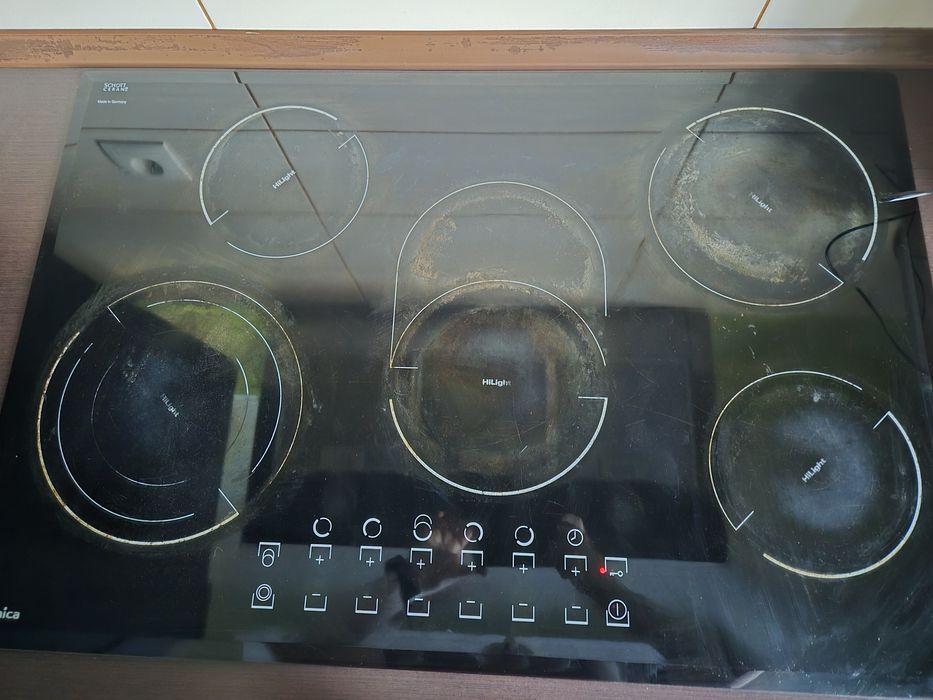 Zestaw mebli kuchennych z sprzętem